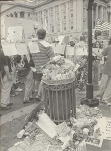 Josephine Meckseper 2005